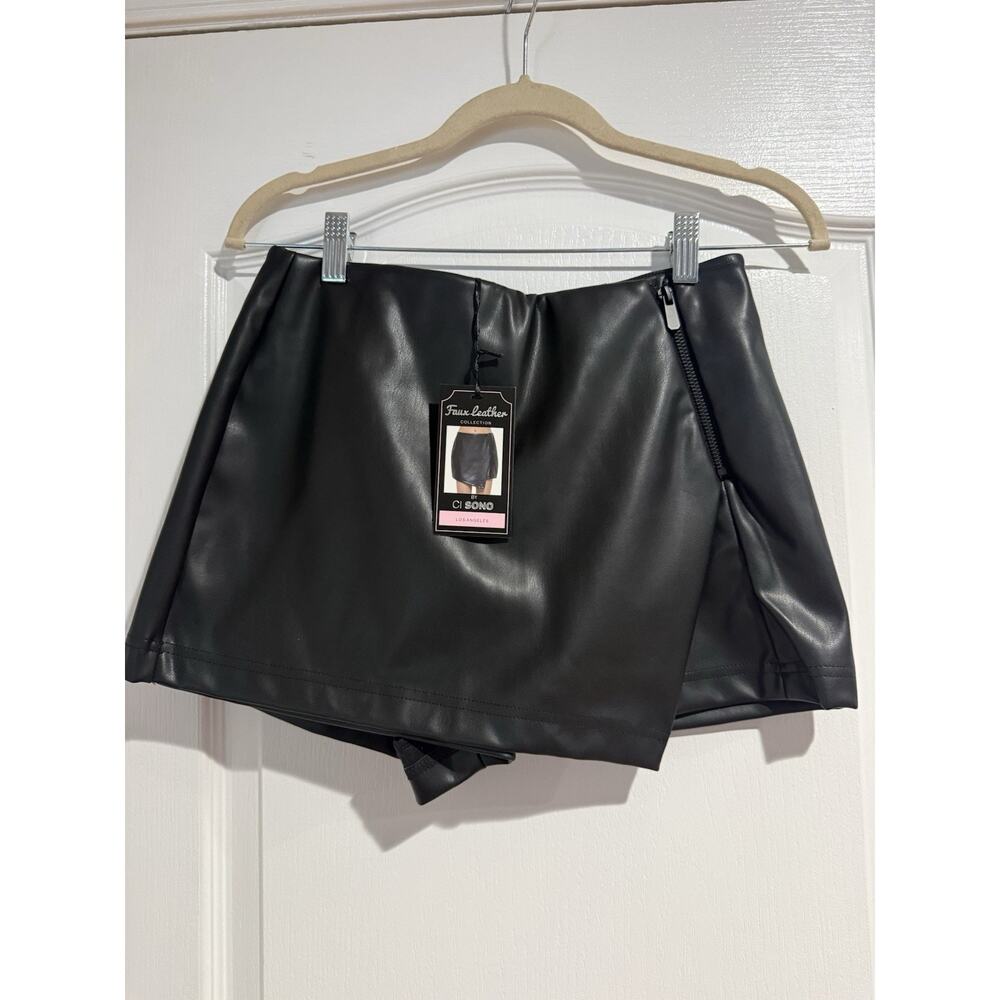 NWT Ci Sono Faux Leather Black Mini Skort Skirt Medium Side Zip